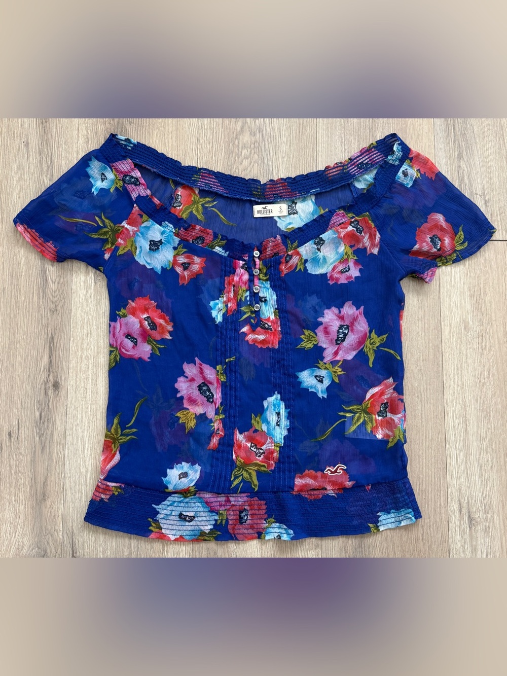 Hollister Misses Size Large Blue Floral Print Short Sleeved Blouse